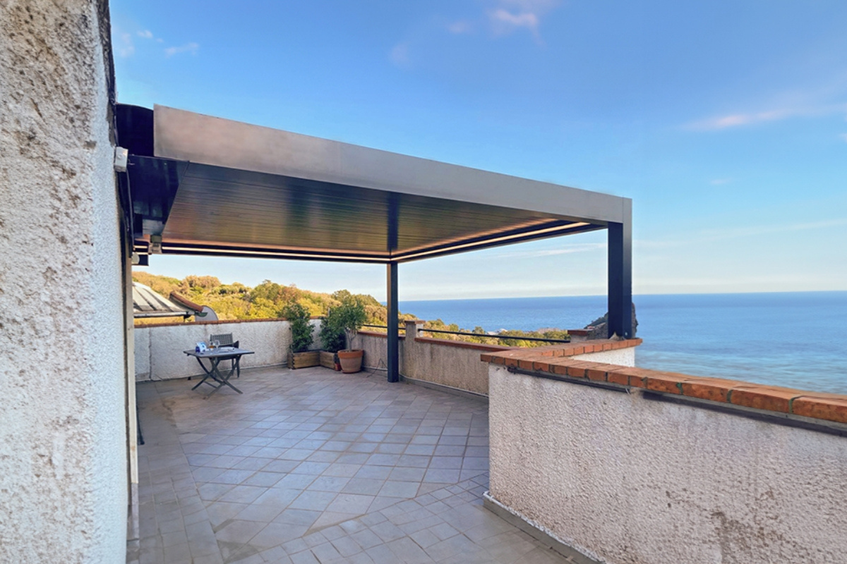 Pergola bioclimatica retrattile
