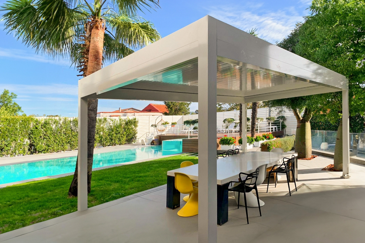 Pergola con lamelle retrattili